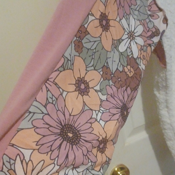 BiBi Cream and Pink Floral Sweatshirt - Picture 4 of 4